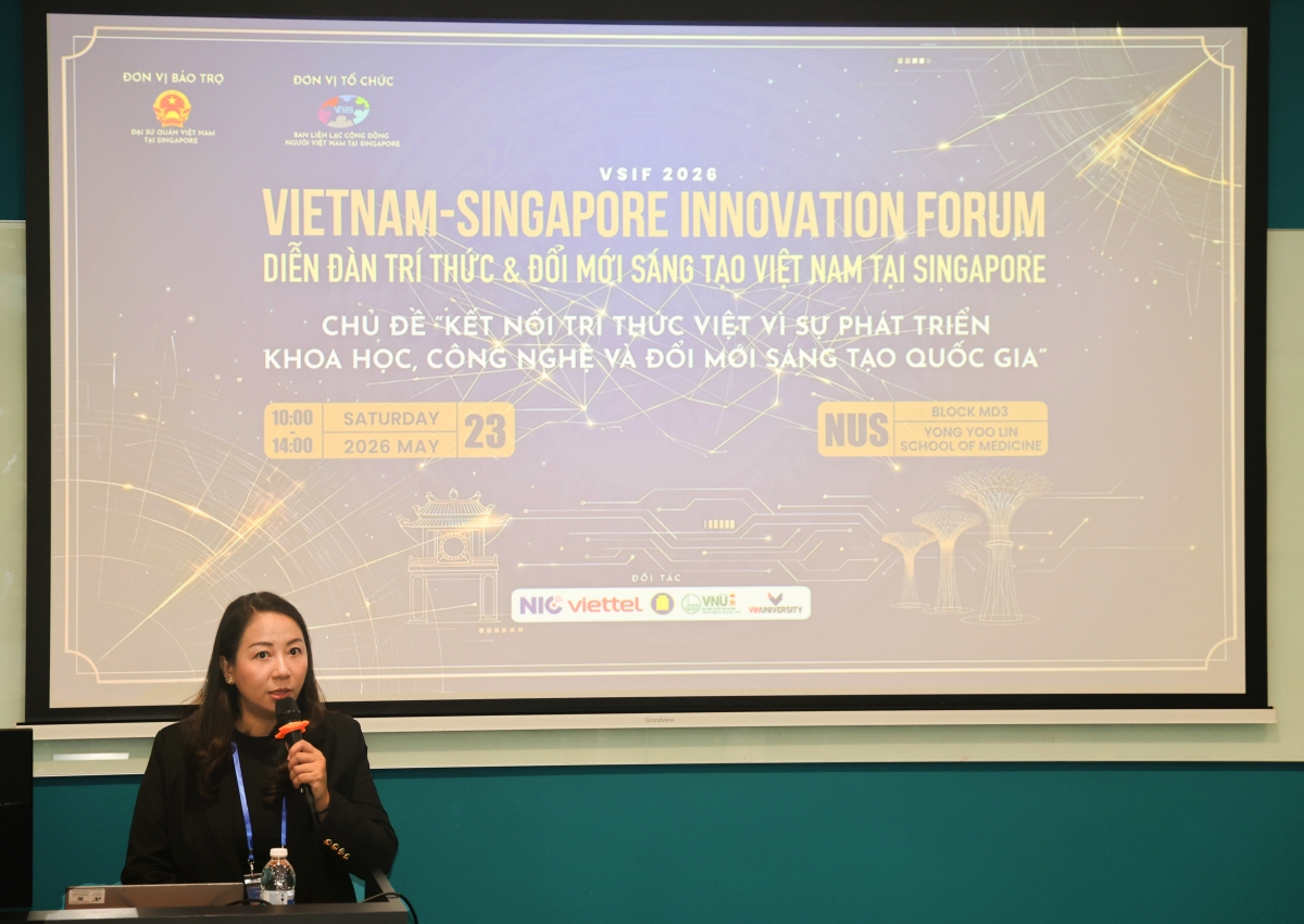 Bà Tạ Thùy Liên - Trưởng ban Liên lạc Cộng đồng người Việt Nam tại Singapore