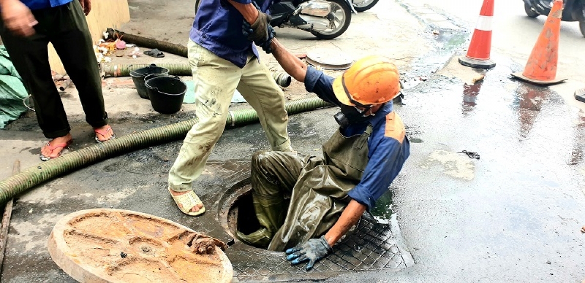 Đội ngũ công nhân thoát nước nỗ lực vì môi trường xanh sạch