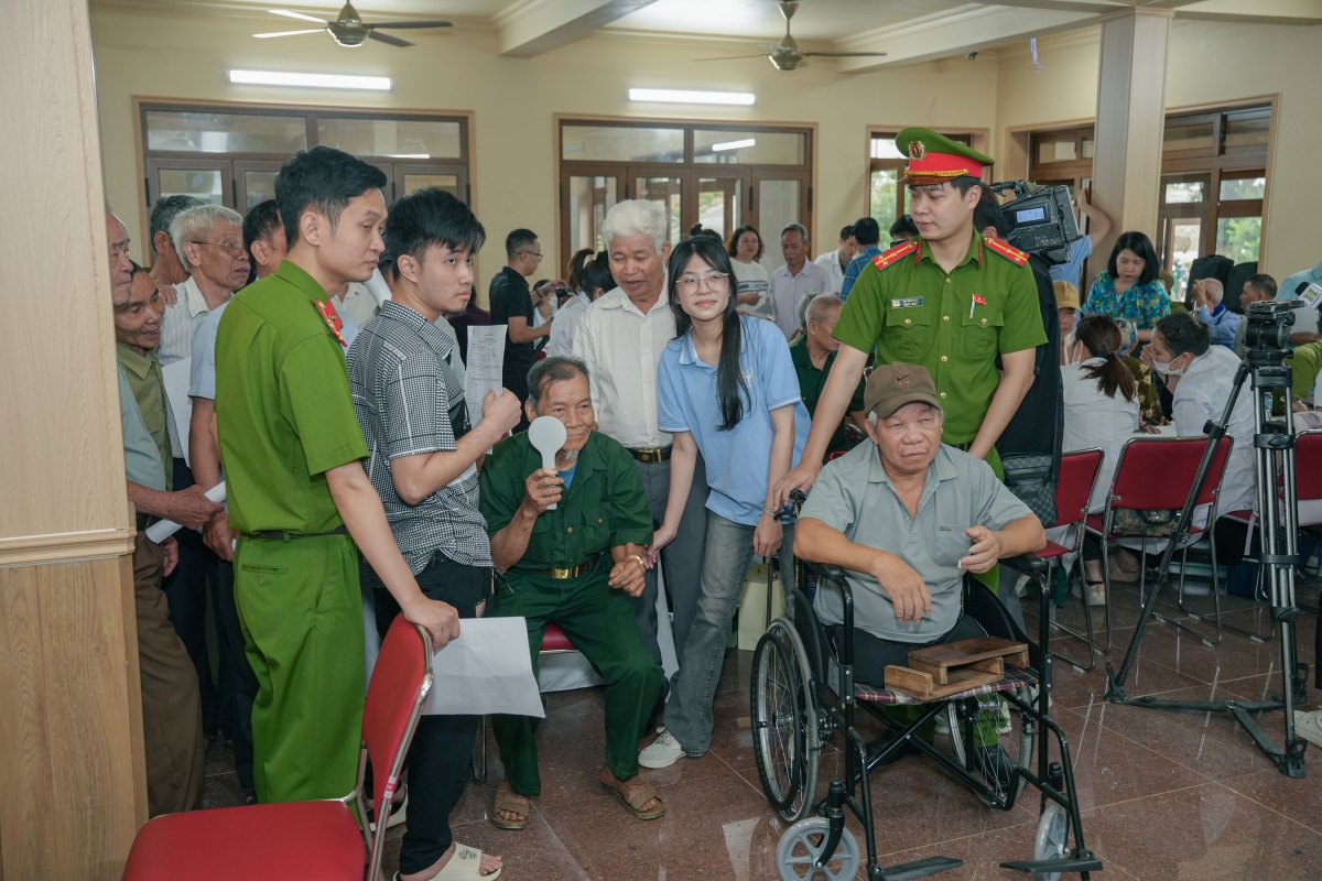 Trường Quản trị và Kinh doanh (HSB), Đại học Quốc gia Hà Nội phối hợp triển khai với một số đơn vị trong ngành Y tế tổ chức khám sức khỏe thiện nguyện dành cho người có công với cách mạn