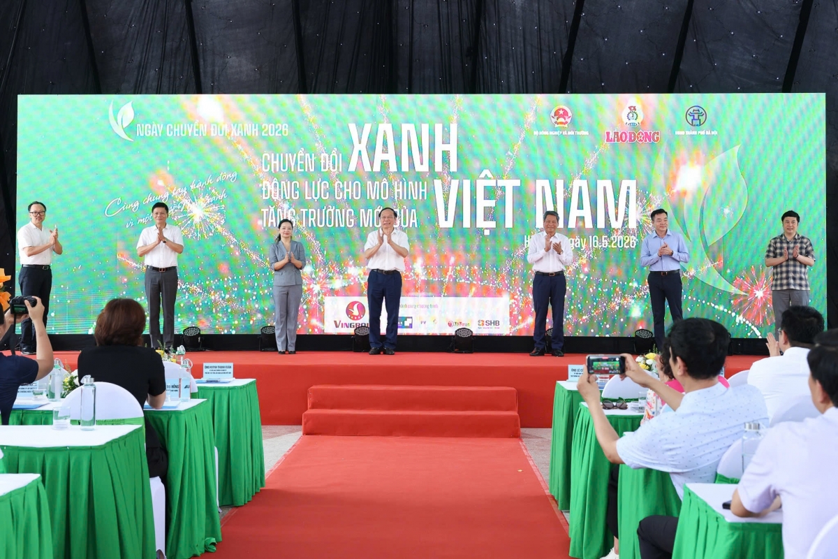 Các đại biểu bấm nút “GREEN”, chính thức phát động Ngày Chuyển đổi xanh năm 2026 với chủ đề: “Chuyển đổi xanh - Động lực cho mô hình tăng trưởng mới của Việt Nam”