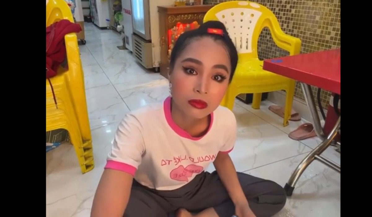 Diễn viên Bích Trâm liên tiếp livestream, có những lời nói và hành động "lệch chuẩn" trên mạng xã hội.