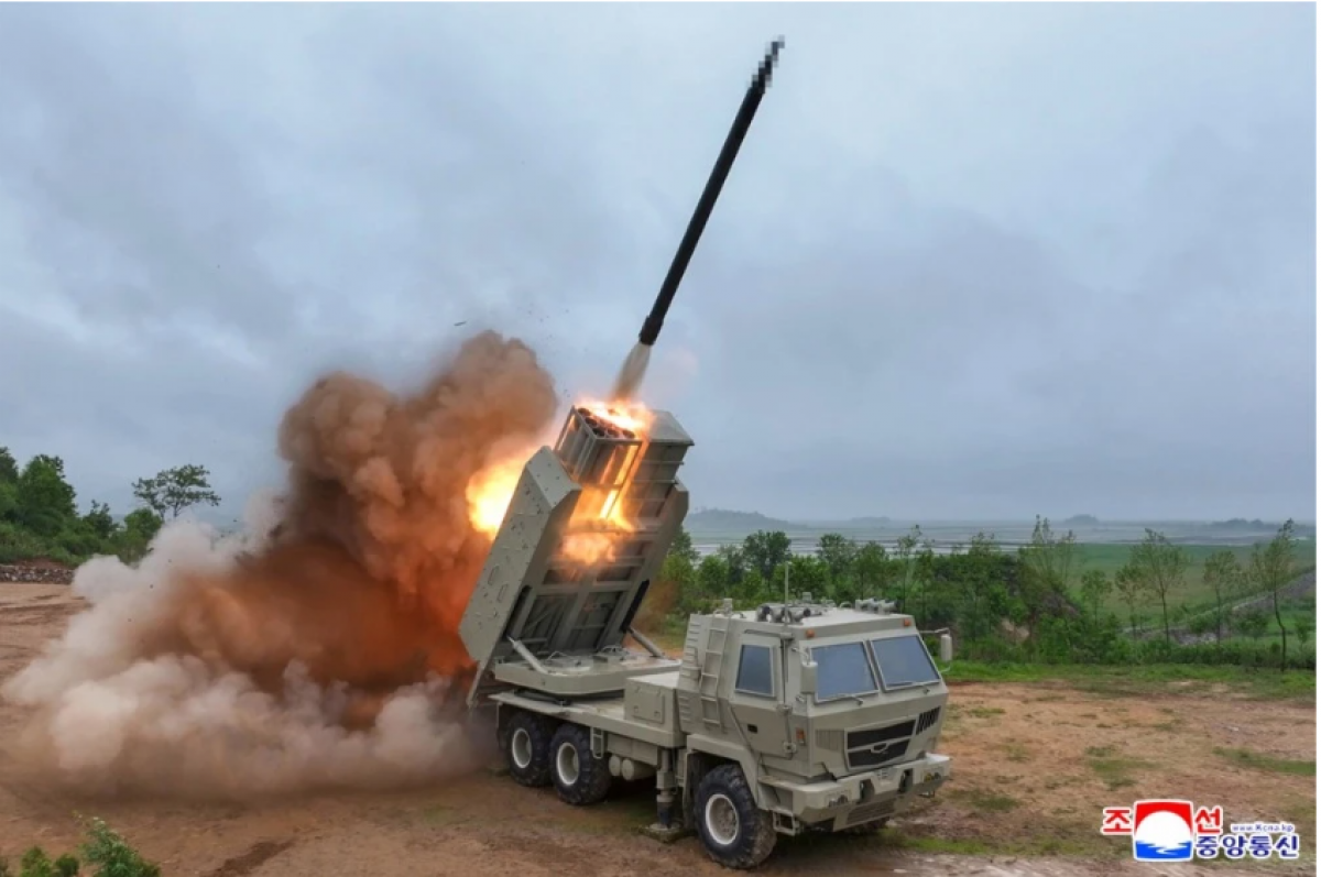 Triều Tiên thử hệ thống vũ khí mới với việc phóng hàng loạt tên lửa ngày 26/5. Ảnh: KCNA