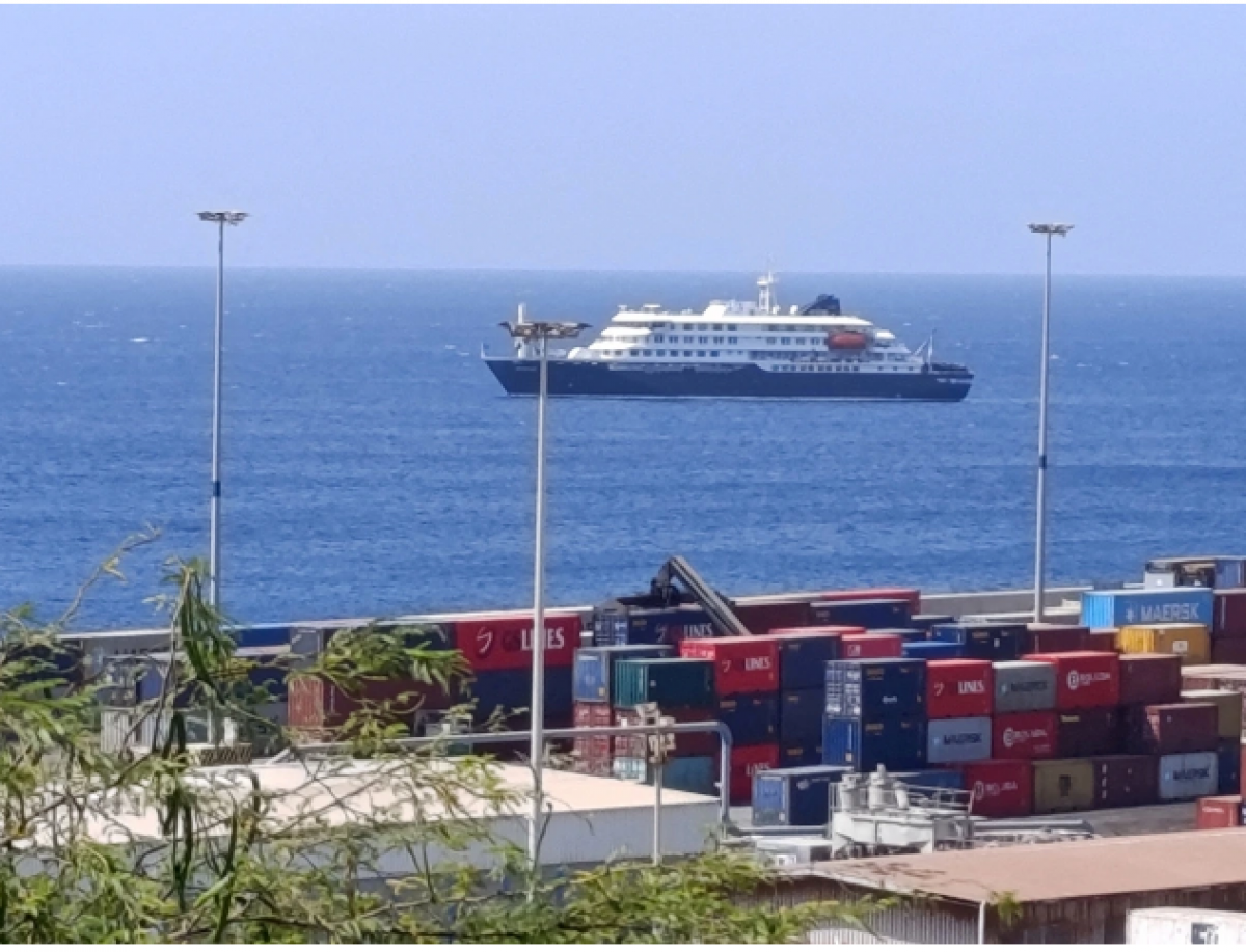 Tàu MV Hondius. Ảnh: Reuters