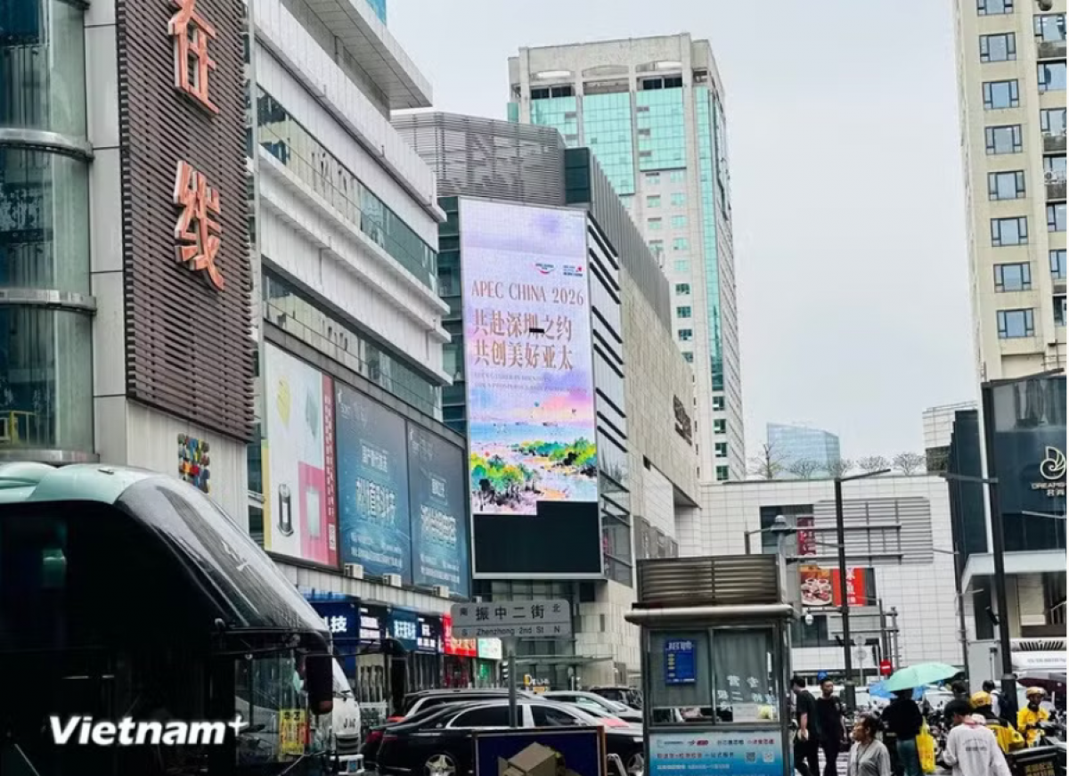 Banner tuyên truyền về năm APEC 2026 tại khu vực Hoa Cường Bắc (Thâm Quyến, Trung Quốc)