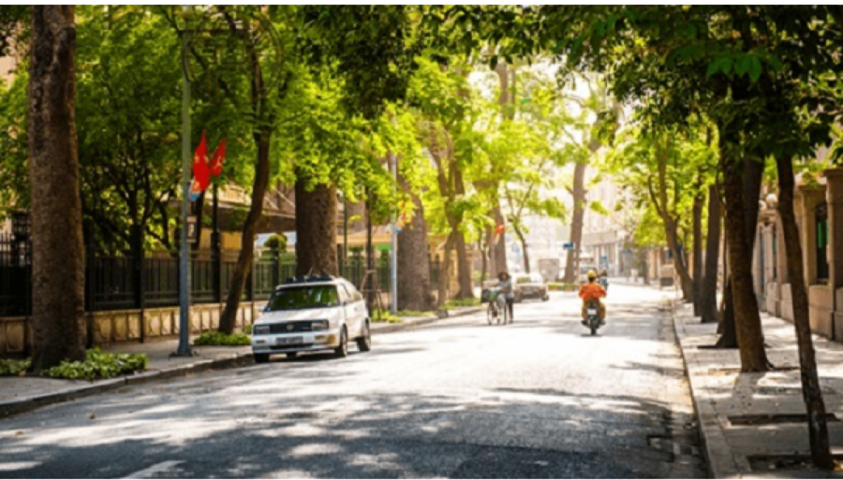 Hà Nội trời hửng nắng trưa và chiều