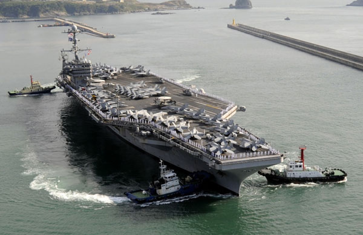 Tầu sân bay hạt nhân USS George Washington.
