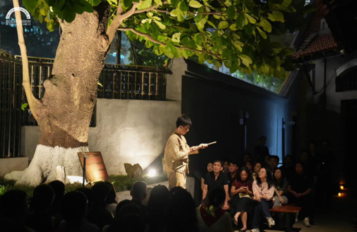 Trải nghiệm Đêm thiêng liêng tại di tích Nhà tù Hoả Lò (Ảnh: Di tích Nhà tủ Hoả Lò - Hoa Lo Prison Relic)