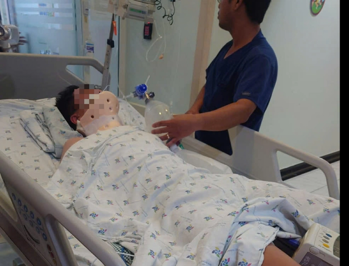 Em H. đang được điều trị tại Bệnh viện Nhi đồng Thành phố (TPHCM). Ảnh: Gia đình cung cấp.