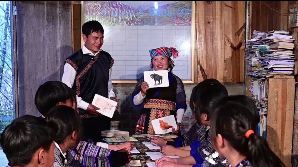 Vợ chồng anh Giàng A Dê đã nỗ lực hết mình để làm du lịch trên đất khó.