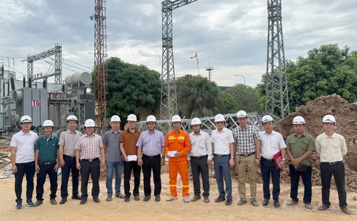 Quá trình triển khai, dự án nhận được nhiều sự quan tâm động viên của các cấp lãnh đạo. Trong ảnh: Lãnh đạo PTC1 thăm hỏi, động viên người lao động thi công dự án vào ngày 13/5/2026 (Ảnh Lê Linh)