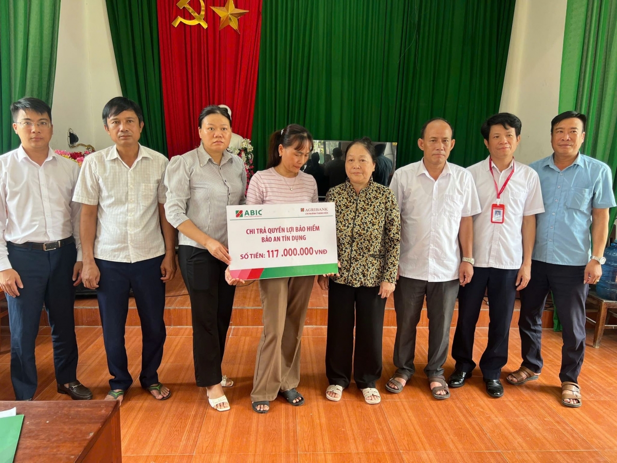Bảo hiểm Agribank chi nhánh Thanh Hóa chi trả quyền lợi bảo hiểm Bảo an tín dụng cho gia đình khách hàng