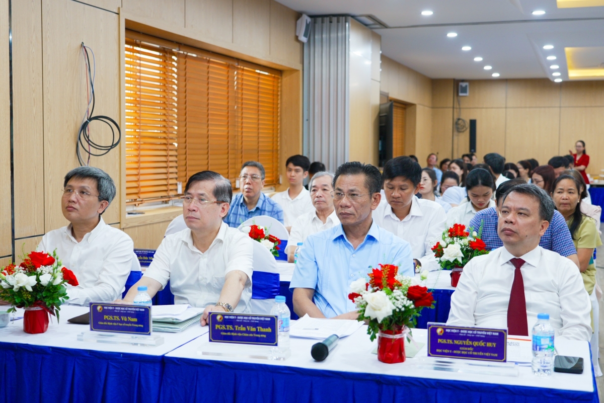 Hội thảo thu hút đông đảo các chuyên gia y tế, nhà khoa học tham dự