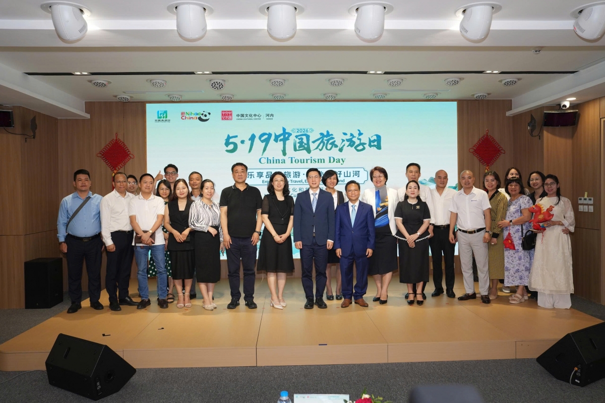 Các đại biểu và đại diện Công ty du lịch lữ hành tham dự sự kiện.