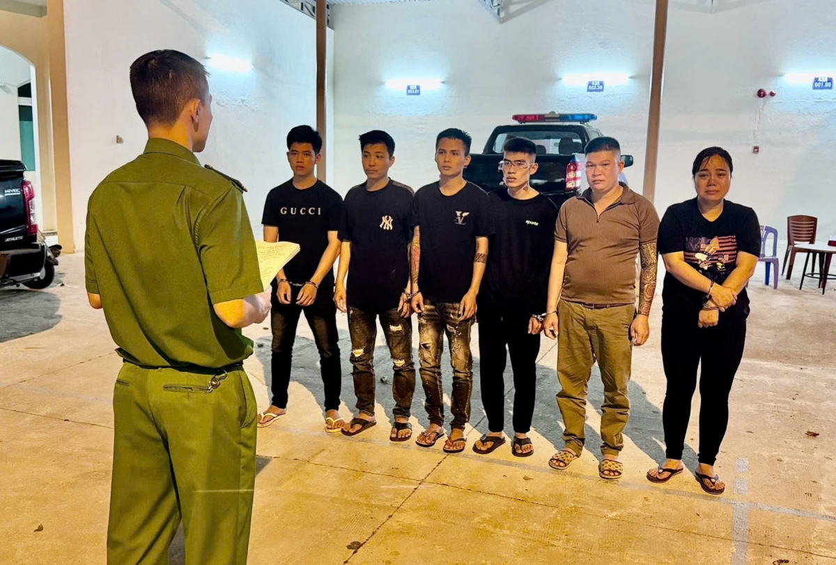 Các đối tượng tại cơ quan Công an.