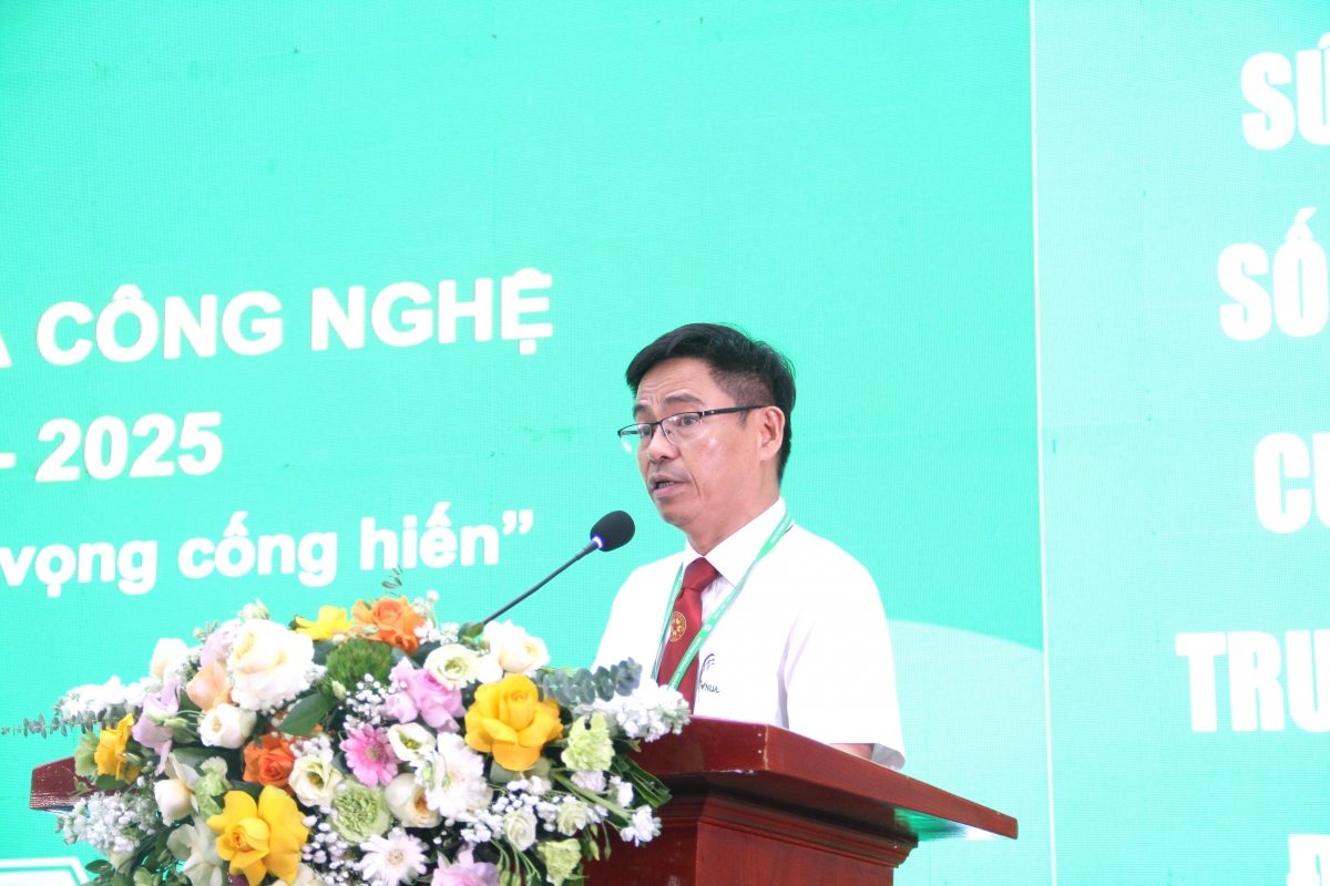 Đại biểu tham luận tại hội nghị