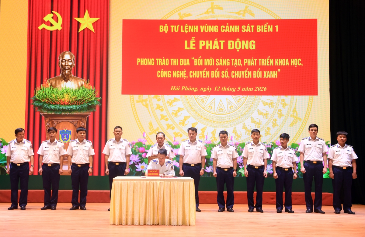 Đại diện các cơ quan, đơn vị ký kết giao ước thi đua 