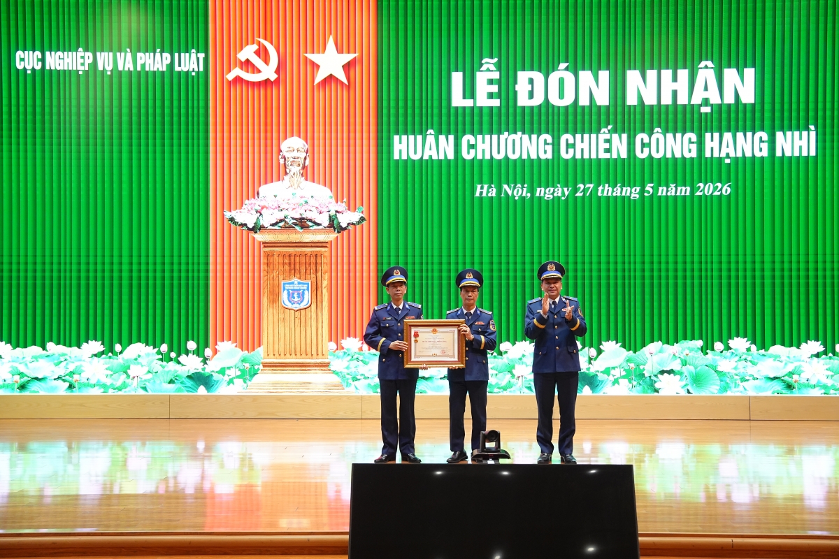 Cục Nghiệp vụ và Pháp luật Cảnh sát biển Việt Nam đón nhận
Huân chương Chiến công hạng Nhì