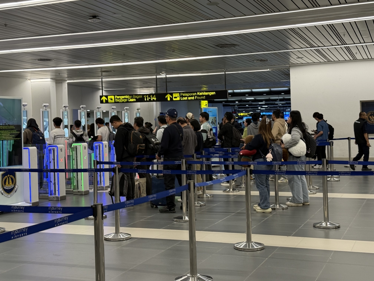 Hoạt động xuất nhập cảnh tại sân bay quốc tế ở thủ đô Jakarta, Indonesia