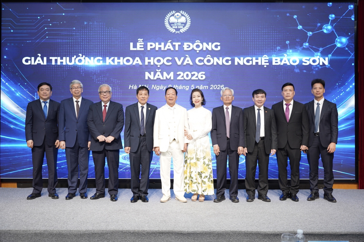 Hội đồng Giải thưởng và 4 tác giả đạt giải Giải thưởng Bảo Sơn 2024