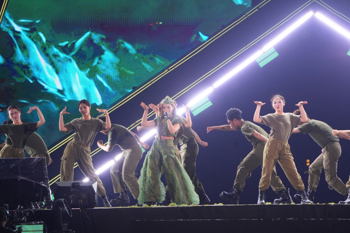Ca sỹ Phương Mỹ Chi mang đến phần trình diễn ấn tượng tại sân khấu concert Sao nhập ngũ 2026