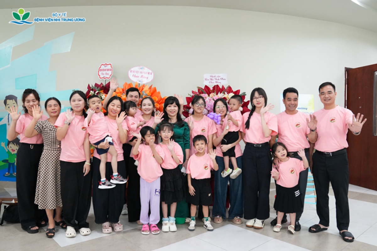 Các em nhỏ từng được ghép gan thành công nay đã khỏe mạnh đến tham dự Lễ kỷ niệm 100 ca ghép gan trẻ em thành công.