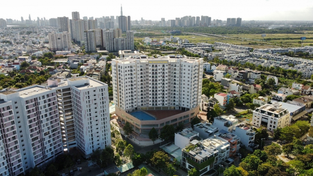 Nhà ở xã hội tại TP.HCM luôn trong tình trạng không đủ đáp ứng (Ảnh: Duy Phương).