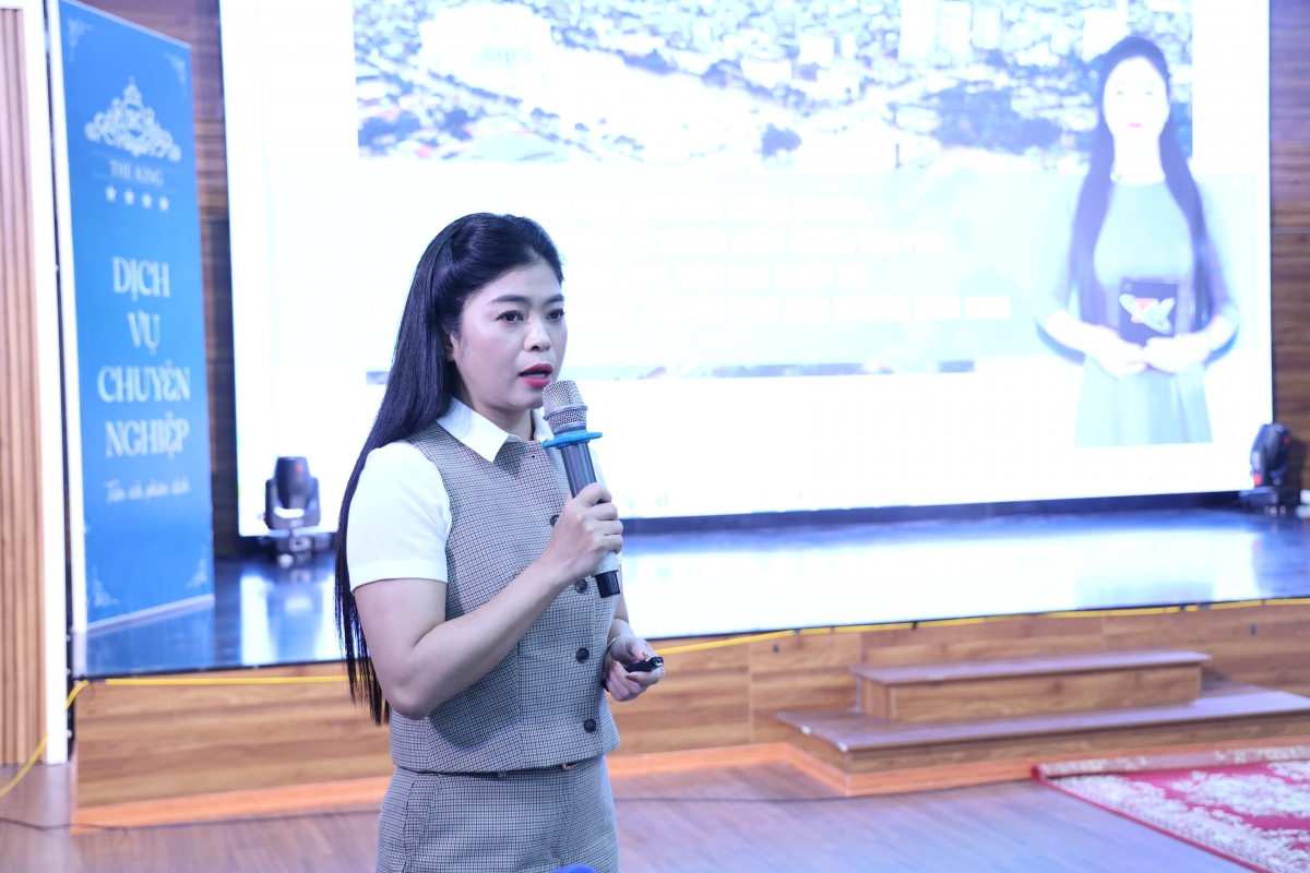 PV Chu Ngọc Linh Báo và PT truyền hình tỉnh Thái Nguyên chia sẻ kinh nghiệm tác nghiệp trong bão lũ