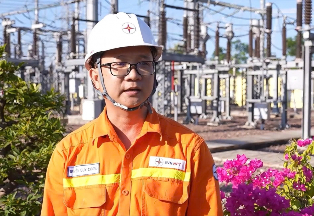 Tổ trưởng Tổ thao tác lưu động Quy Nhơn, Truyền tải điện Gia Lai Nguyễn Duy Cường (ảnh Hoàng Việt)