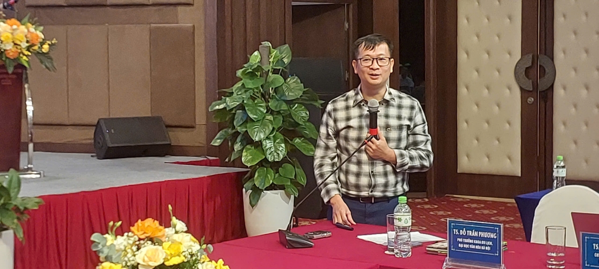 TS. Đỗ Trần Phương – Phó Trưởng khoa Du lịch, Trường Đại học Văn hóa Hà Nội trình bày tham luận tại Hội nghị.