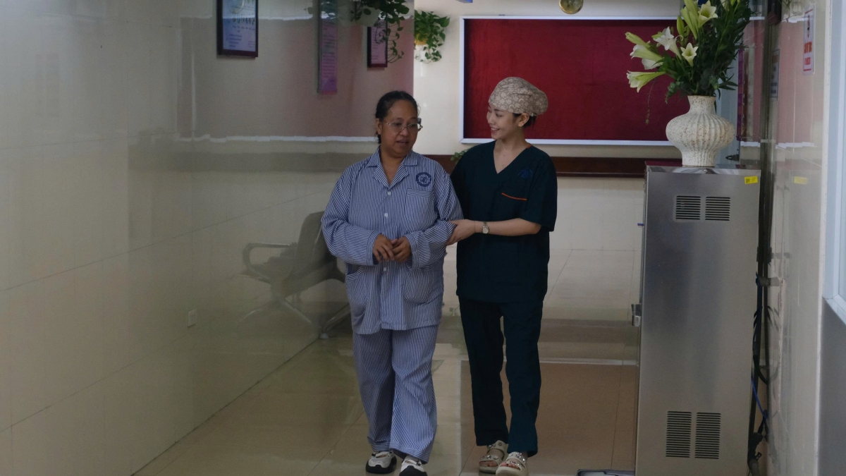 Nhân viên y tế khoa Phẫu thuật tuyến giáp, BV Nội tiết Trung ương luôn đồng hành cùng người bệnh
