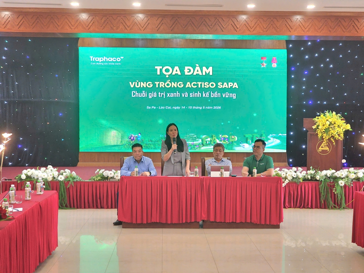 Bà Đào Thúy Hà, Tổng Giám đốc Công ty  Traphaco phát biểu tại Tọa đàm vùng trồng actiso Sa Pa- Ảnh Hạnh Lê