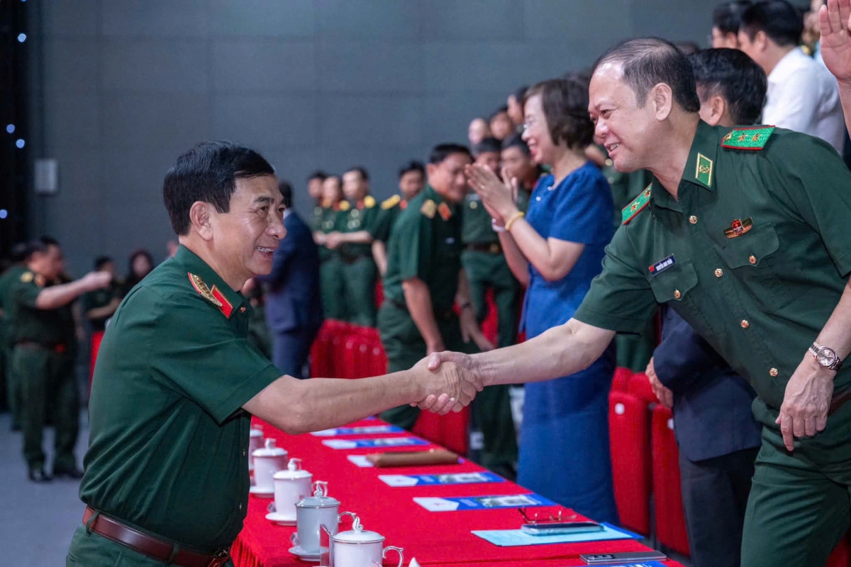 Đại tướng Phan Văn Giang, Ủy viên Bộ Chính trị, Phó Bí thư Quân ủy Trung ương, Phó thủ tướng Chính phủ
Bộ trưởng Bộ Quốc phòng