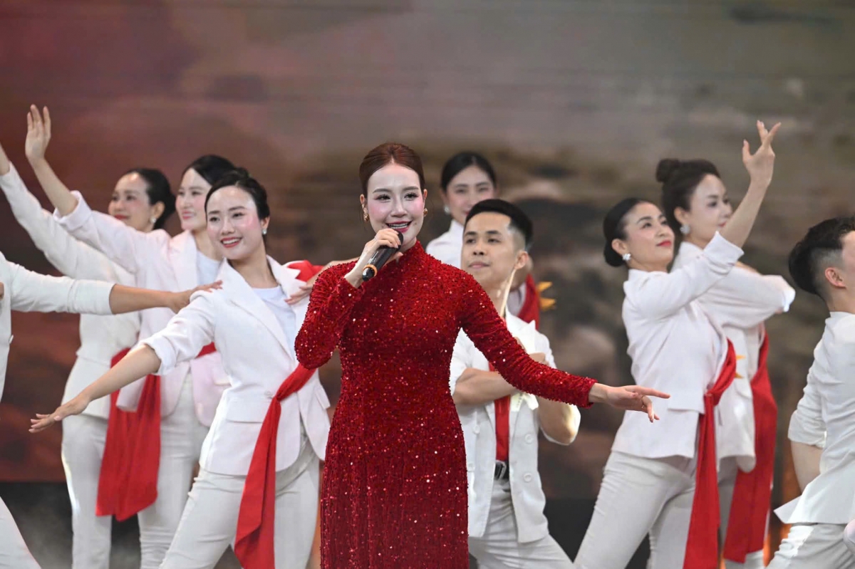 Các nghệ sĩ biểu diễn tại chương trình
