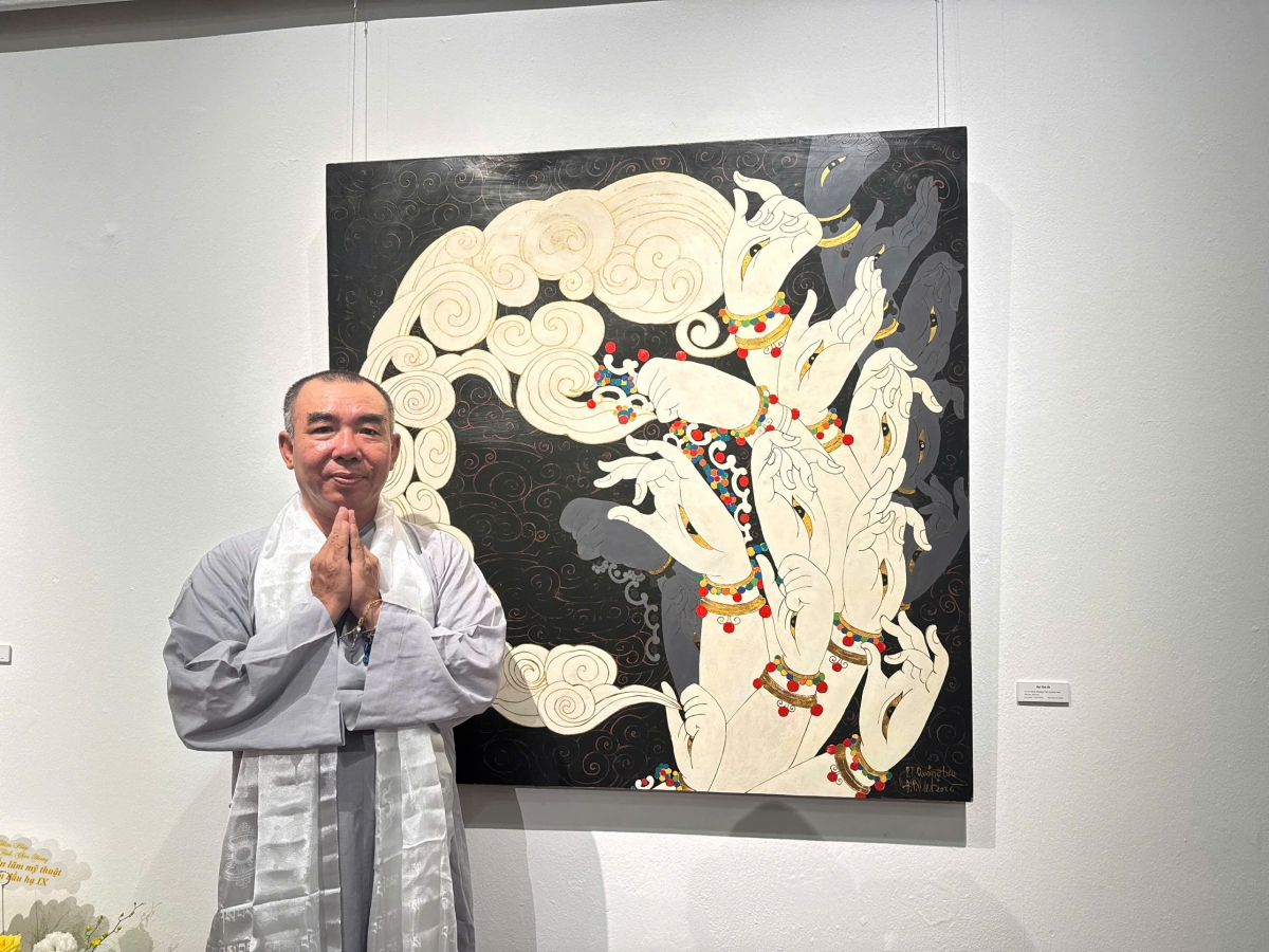 Hoạ sỹ Phật tử Đặng Phương Việt, pháp danh Quảng Lưu cùng tác phẩm sơn mài "Đại Thủ Ấn"