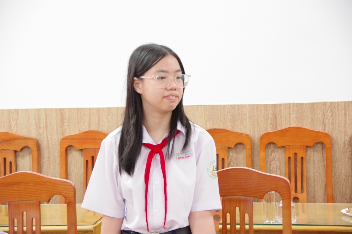Cháu Tống Phạm Quỳnh Hương vui mừng, chia sẻ tại buổi gặp mặt