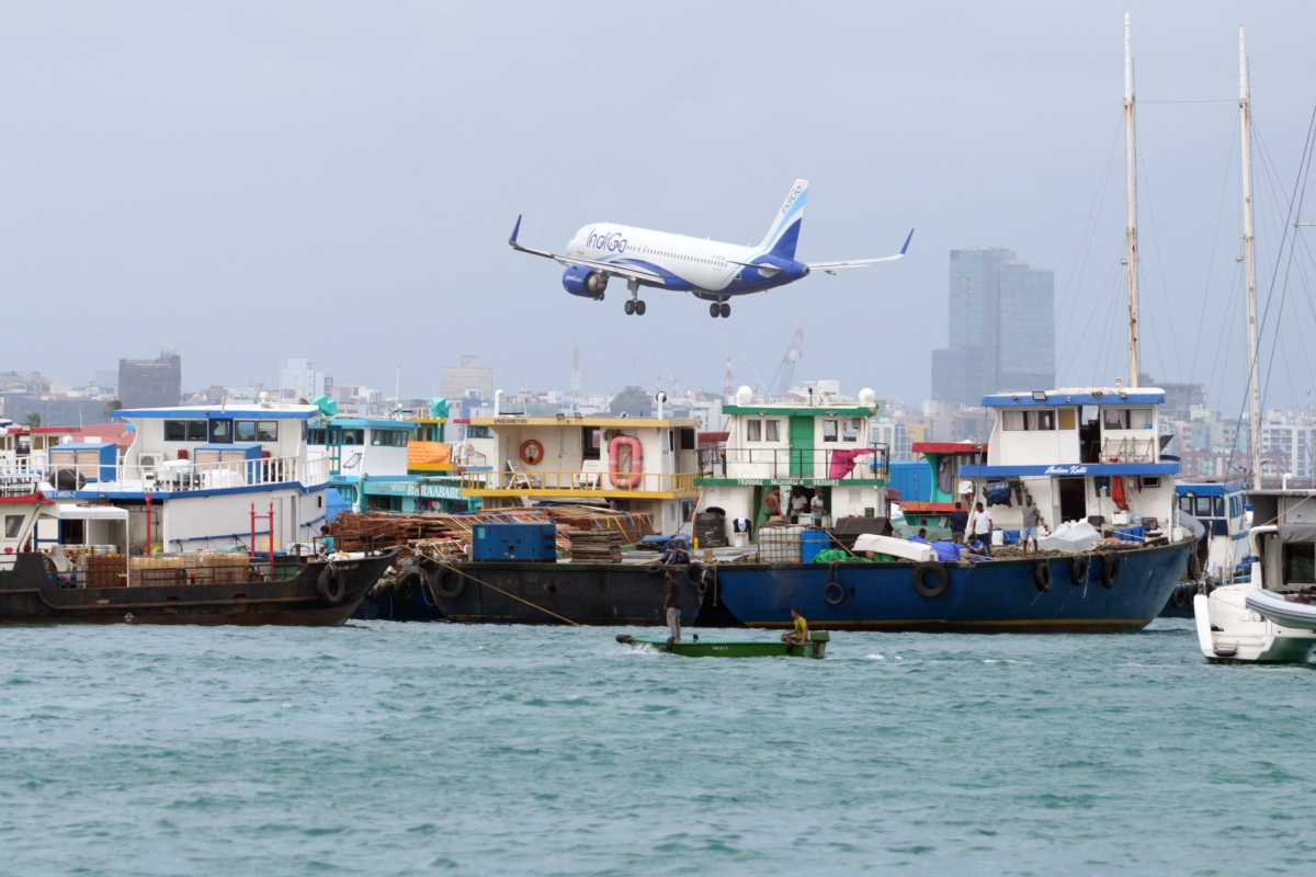 Một máy bay của hãng IndiGo chuẩn bị hạ cánh (Ảnh: Reuters)