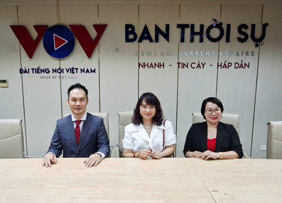 Khách mời: PGS.TS. Đinh Công Hoàng - Trưởng Phòng Nghiên cứu Trung Đông và Tây Á, Viện Nghiên cứu Nam Á, Tây Á và châu Phi, Viện Hàn lâm Khoa học Xã hội Việt Nam; Bà Nguyễn Thị Hải - Phó Giám đốc Tài chính Công ty TNHH một thành viên Thương mại Nông sản Hải Bình, tỉnh Lạng Sơn.