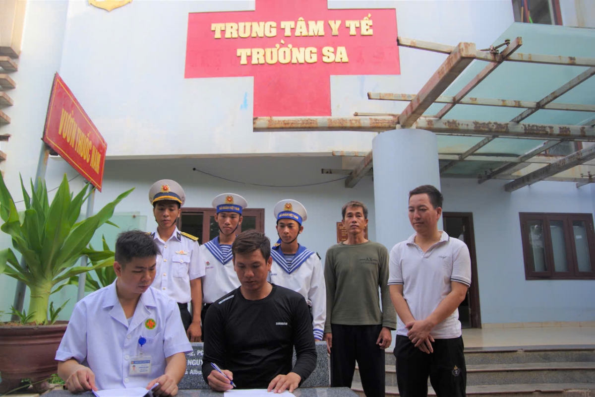 Trung tâm y tế Trường Sa hoàn tất thủ tục cho xuất viện cho ngư dân