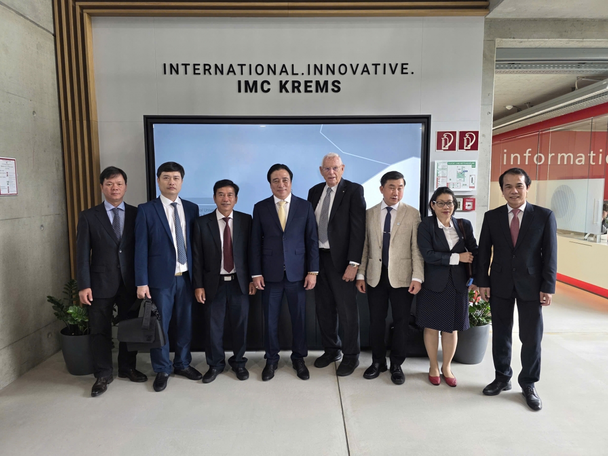 Đoàn công tác làm việc tại Trường Đại học Khoa học Ứng dụng IMC Krems