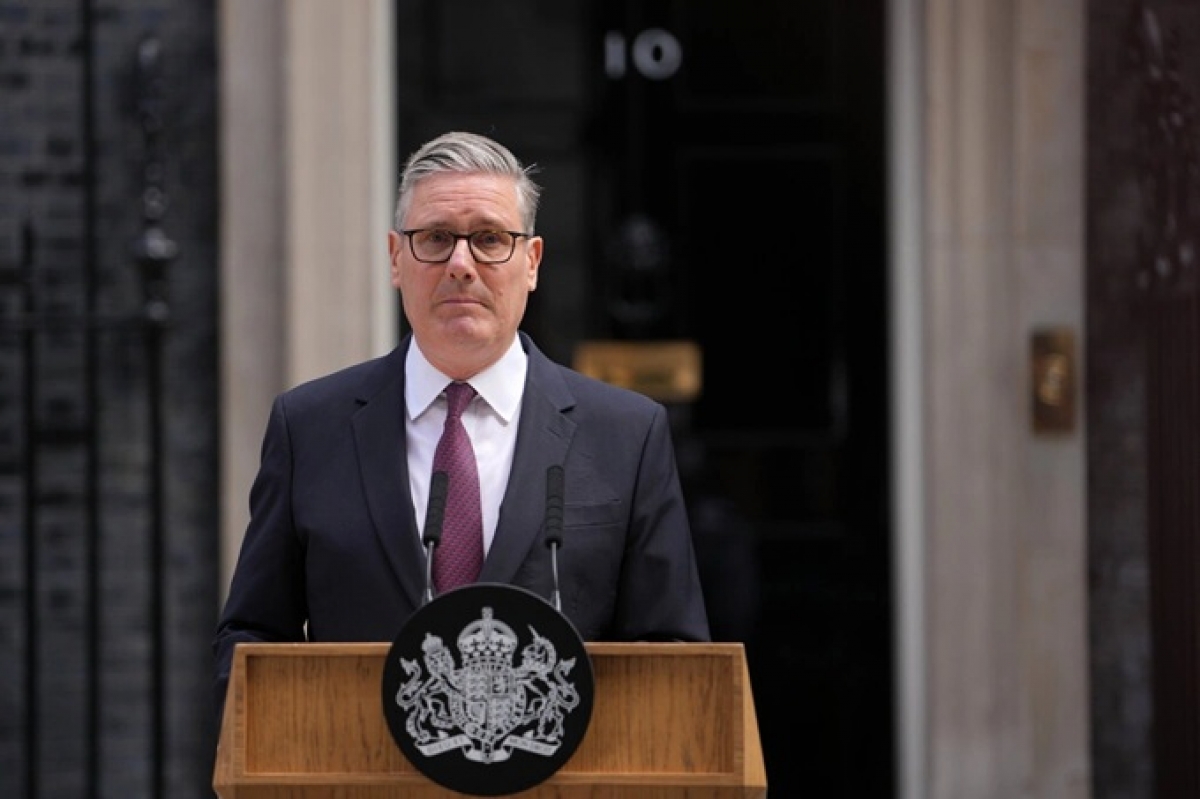 Thủ tướng Anh Keir Starmer phát biểu bên ngoài số 10 phố Downing ngày 22/6. Ảnh: AP