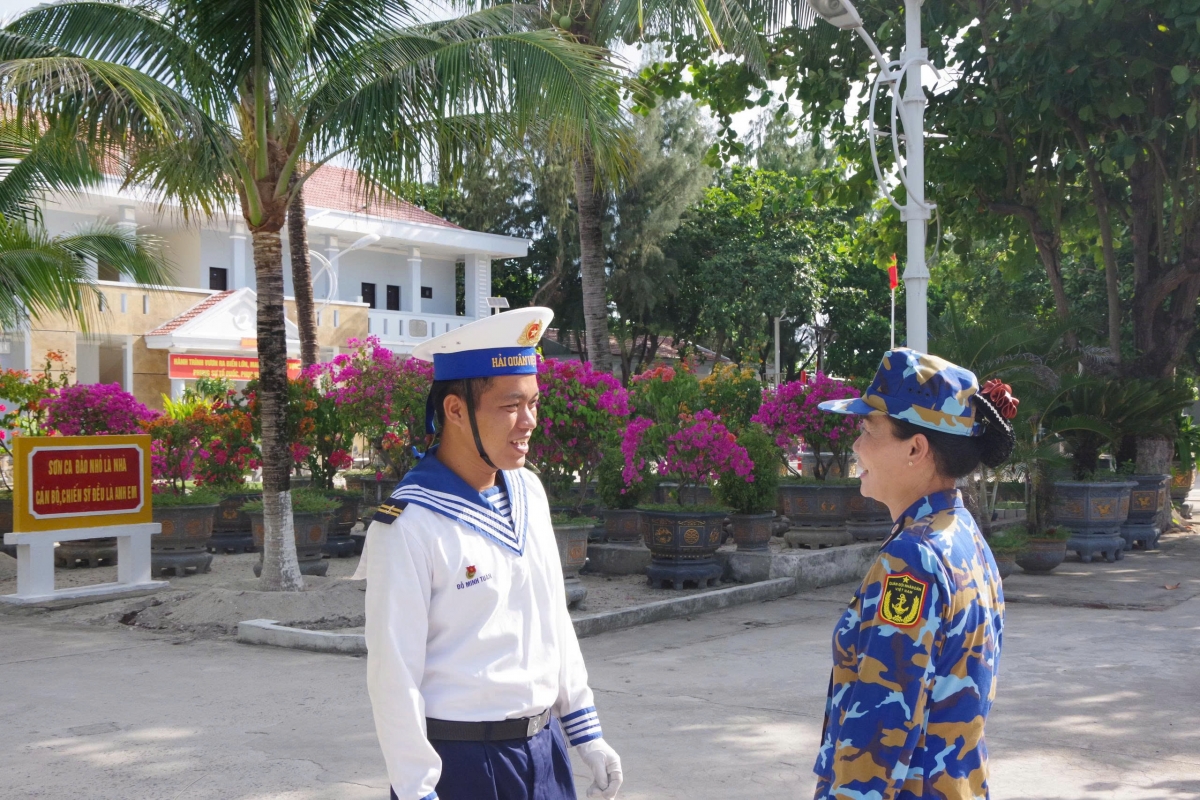  Trung sĩ Đỗ Minh Tuấn, chiến sĩ đảo Sơn Ca tâm sự, chia sẻ về cuộc sống trên đảo và ước mơ của mình