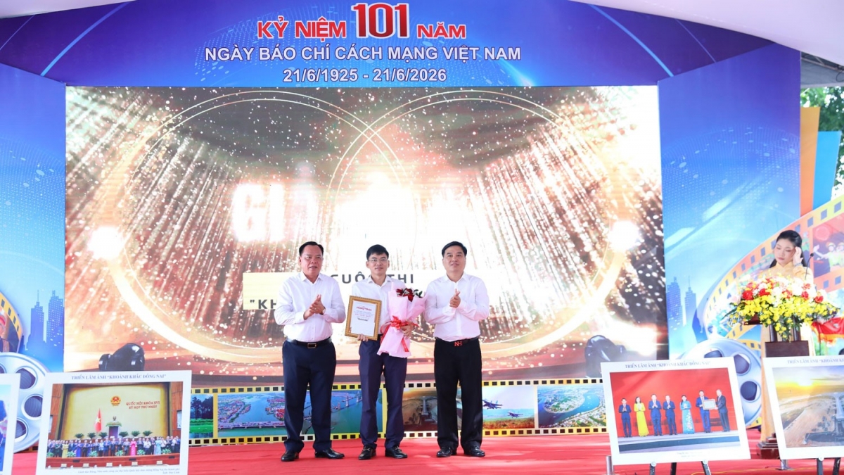 Nhà báo Công Nghĩa (Báo và Phát thanh, Truyền hình Đồng Nai) nhận giải nhất.