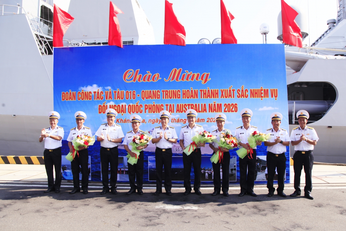 Thủ trưởng Vùng 4 Hải quân chúc mừng đoàn công tác Lữ đoàn 162 hoàn thành xuất sắc nhiệm vụ đối ngoại quốc phòng tại Australia năm 2026
