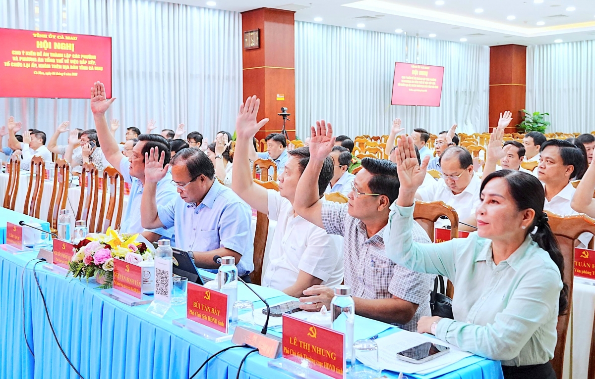Các đại biểu, biểu quyết thông qua phương án sắp xếp.