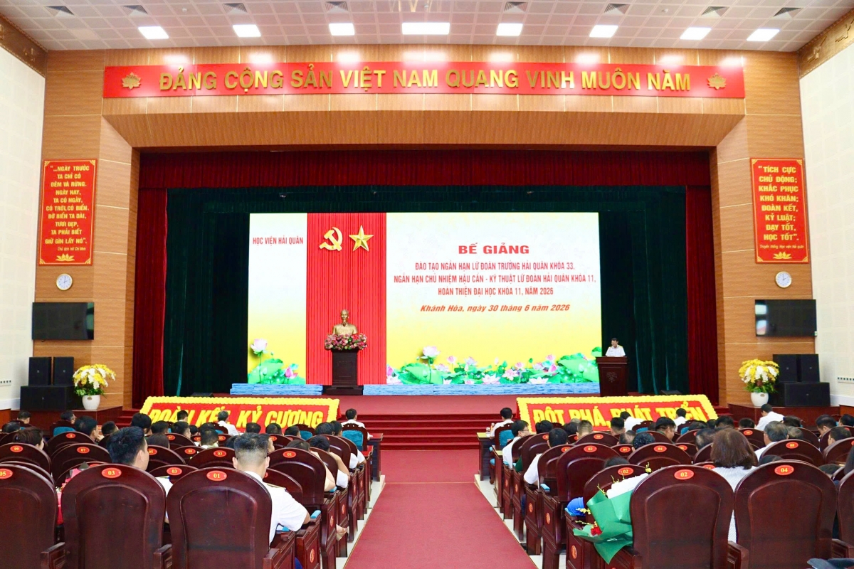 Quang cảnh buổi Bế giảng