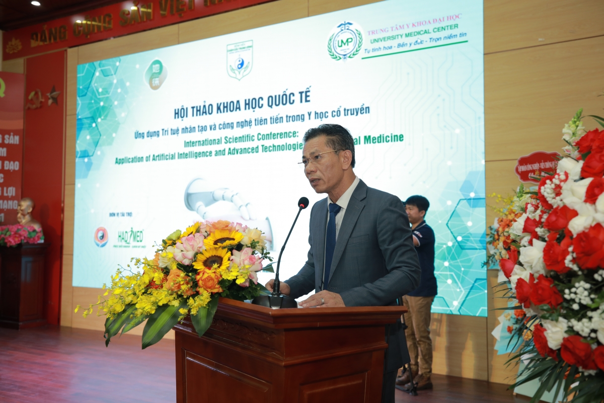 PGS, TS Trần Văn Thanh, Giám đốc Bệnh viện Châm cứu Trung ương phát biểu tại hội thảo.