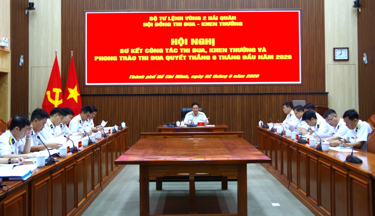 Toàn cảnh Hội nghị sơ kết công tác thi đua, khen thưởng và phong trào thi đua quyết thắng 6 tháng đầu năm 2026 tại Vùng 2 Hải quân