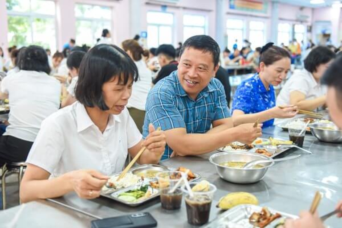 Bữa cơm công đoàn May 10 – Gắn kết yêu thương
 