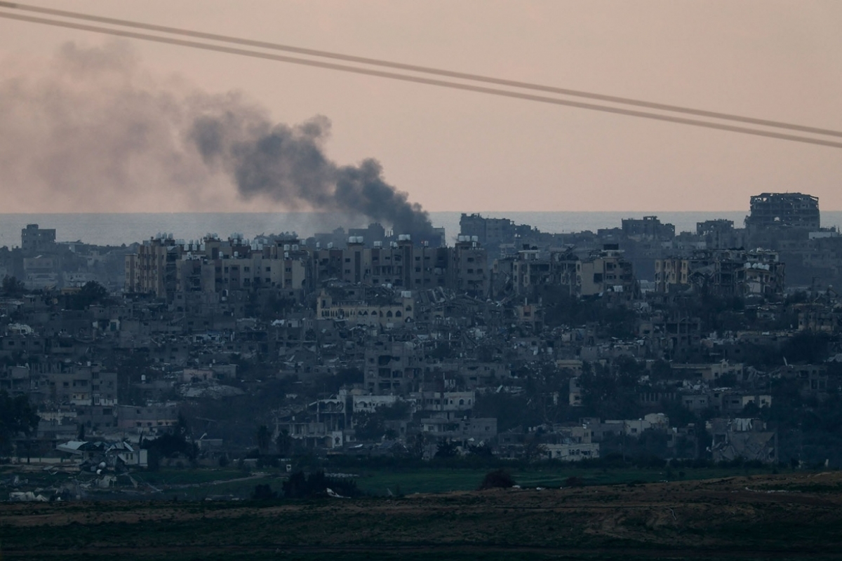 Khói bốc lên ở Gaza sau các cuộc không kích. Ảnh: Reuters