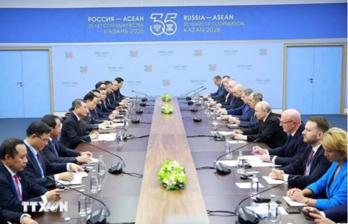 Ủy viên Bộ Chính trị, Thủ tướng Chính phủ Lê Minh Hưng hội kiến Tổng thống Liên bang Nga Vladimir Putin. Trong cuộc hội kiến, hai nhà lãnh đạo đều thống nhất quan hệ Việt Nam - Nga đang đi đúng hướng và có những kết quả nổi bật. Ảnh: TTXVN